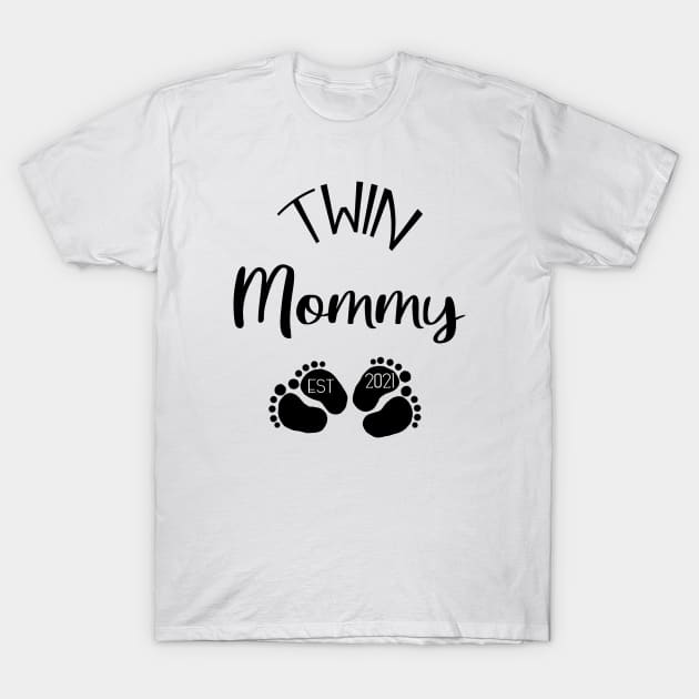 Twin Mom 2021 T-Shirt by Die Designwerkstatt